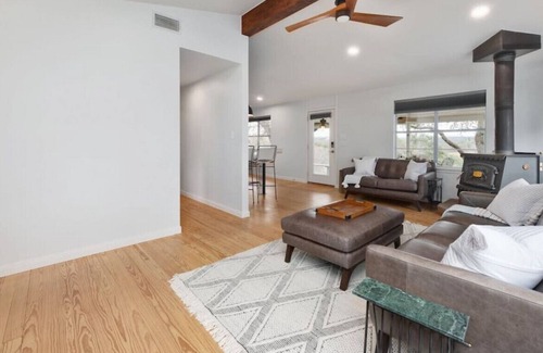 Spicewood Casa | Custom 2/2 lakefront cottage on 2 Acres W Views!