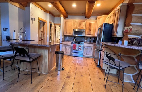 Mammoth Lakes Cabina | Custom 3-Bedroom Log Cabin w/Large Loft in Mammoth Lakes