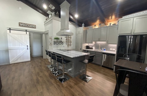 Caldwell Casa | Hermoso barndominium personalizado perfecto para escapadas románticas y vacaciones!