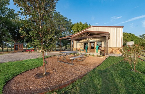 Caldwell Casa | Hermoso barndominium personalizado perfecto para escapadas románticas y vacaciones!