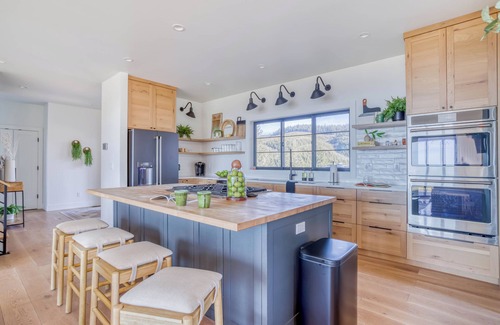 Neskowin Casa | Custom Beauty has Stellar Ocean Views, Privacy, Two King Suites, a Hot Tub, a Fi