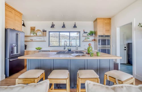 Neskowin Casa | Custom Beauty has Stellar Ocean Views, Privacy, Two King Suites, a Hot Tub, a Fi