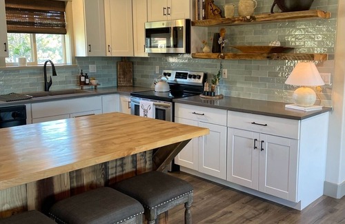 Fir Grove Estates Casa | Custom Built Cabin/House Surrounded by Gorgeous Views in Serene Donnelly