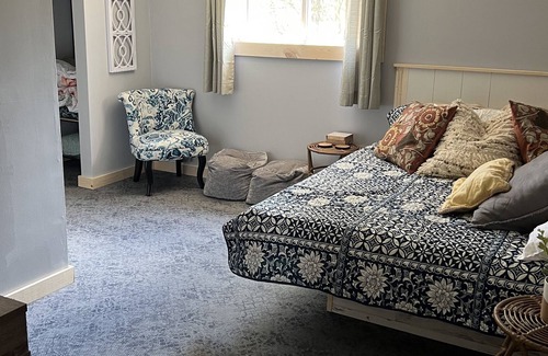 Houghton Lake Casa | Custom built in Queen day bed room. Stylish high end bedding & mattresses.