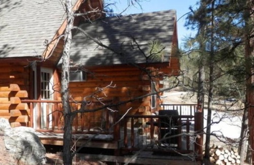 Rapid City Cabina | Custom Built Log Cabin Bordered by Black Hills National Forest