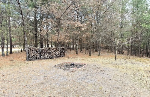 Merrillan Casa | Custom Built Log Cabin/Fully Stocked/1.5 Garage/Sleeps 7/ UTV Route