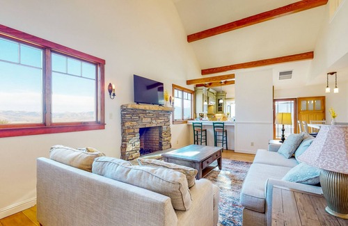 Weldon Casa | Custom-crafted acreage with sunroom & clawfoot tub