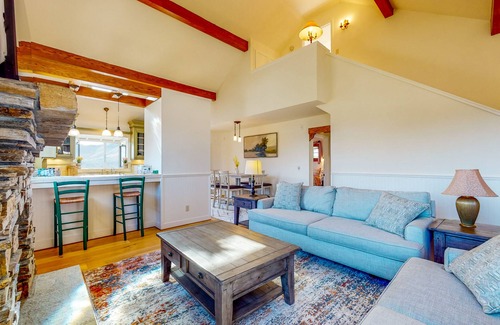 Weldon Casa | Custom-crafted acreage with sunroom & clawfoot tub