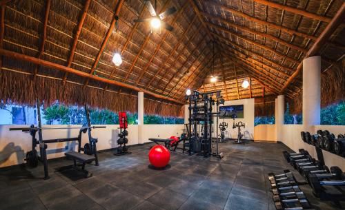 Puerto Morelos Apartamento | Custom decor-sleeps 6 with 2 pools- Condo near beach-Puerto Morelos Mexico,Casa Yellowstone