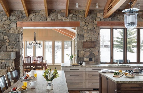 Jackson Hole Villa | Casa de cuatro habitaciones diseñada a medida rodeada por el campo de golf diseñado por Robert Trent Jones Jr.