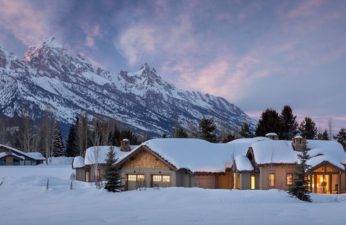 Jackson Hole Villa | Casa de cuatro habitaciones diseñada a medida rodeada por el campo de golf diseñado por Robert Trent Jones Jr.