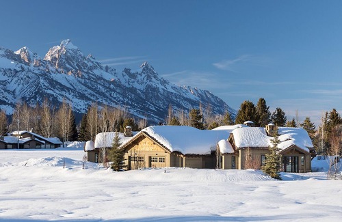 Jackson Hole Villa | Casa de cuatro habitaciones diseñada a medida rodeada por el campo de golf diseñado por Robert Trent Jones Jr.