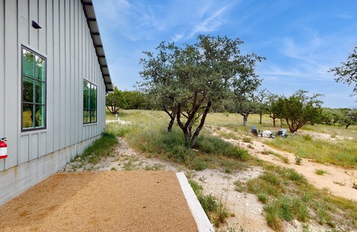 Spicewood Casa | Custom Hill Country getaway with hot tub - near wineries