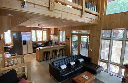 Denver Cabaña | Cabaña personalizada Lake Norman, nueva construcción, escapada moderna y privada para dos