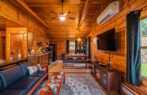 Mills Cabina | Custom Log Cabin #1 | Denton Hill State Park