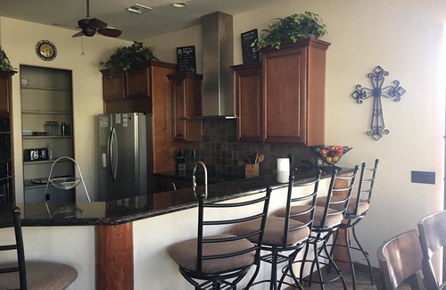 Lake Havasu City Casa | CUSTOM Luxury Home, Designer Infinity Pool / Spa, Backyard Entertainment Area.