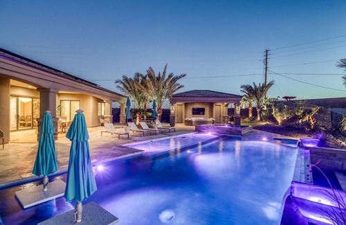 Lake Havasu City Casa | Custom Luxury 4 master suite home with cabana, large pool and twin 60’ RV bays!