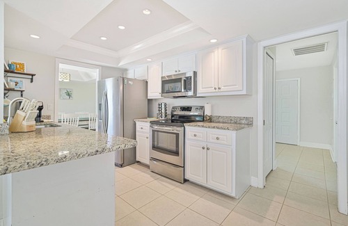 San Carlos Park Casa | Custom Pool! Tiki Bar | Private Yard ~ Enjoy SWFL