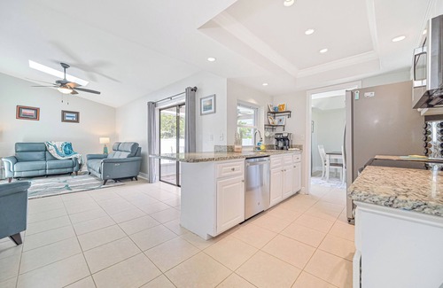 San Carlos Park Casa | Custom Pool! Tiki Bar | Private Yard ~ Enjoy SWFL