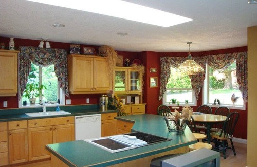 Metchosin Casa | Custom rural home. Pet friendly. Home office with remote working possibility.