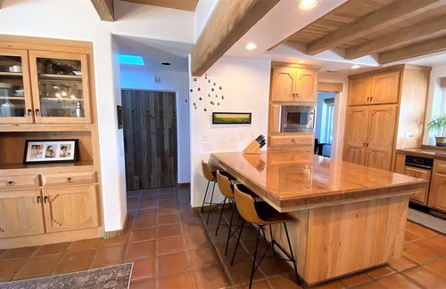 North Ridge Casa | Casa del rancho del ejecutivo de encargo del sudoeste-estilo en el lote de 3 acres