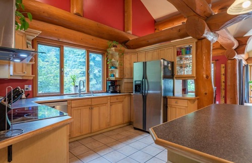 Crescent Valley Chalet De Esquí | Custom Timber Frame Home with Hot Tub