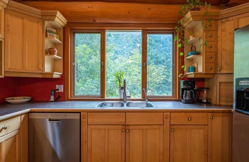 Crescent Valley Chalet De Esquí | Custom Timber Frame Home with Hot Tub