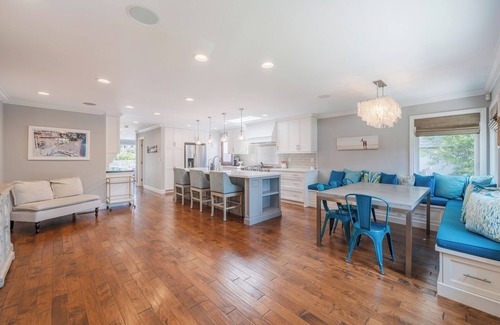 Tree Section Casa | Custom tree section Manhattan beach home, built for luxury and entertaining