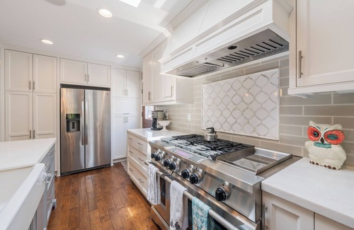 Tree Section Casa | Custom tree section Manhattan beach home, built for luxury and entertaining