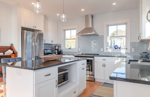 Green Hill Casa | Custom Waterfront Home on Green Hill Pond with kayaks, walk to beach