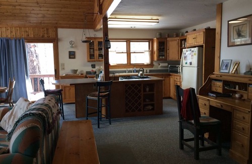Pagosa Hills Cabina | Custombuilt, Stylish Hillside 2-bdrm home.Views,pines, privacy, 3 miles to town.
