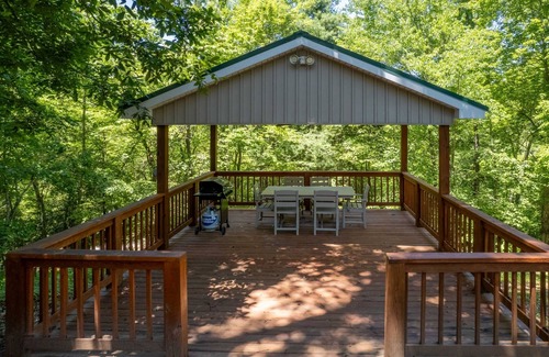 Cherokee Cabina | Customer Appreciation Year!! Get a free night!!
