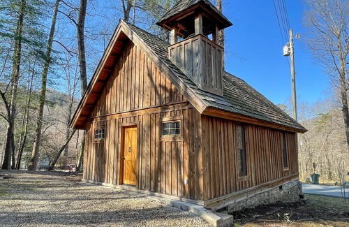 Cherokee Cabina | Customer Appreciation Year!! Get a free night!!