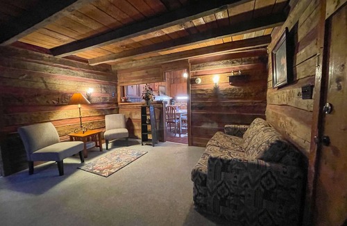 Cherokee Cabina | Customer Appreciation Year!! Get a free night!!