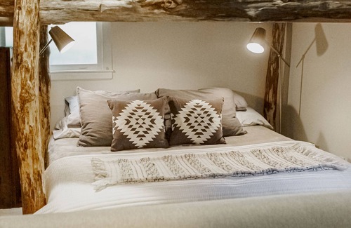 Schuyler Casa | Cut Flower Farm: A Bountiful Getaway for Couples or Small Families.