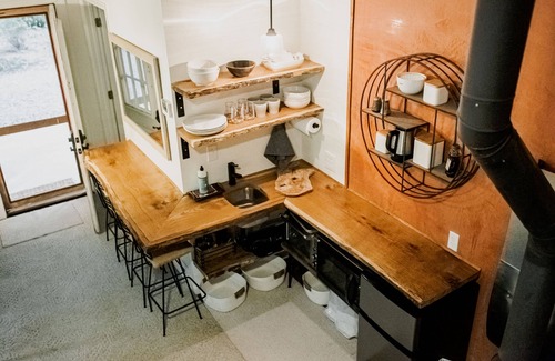 Schuyler Casa | Cut Flower Farm: A Bountiful Getaway for Couples or Small Families.