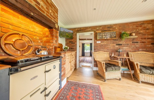 East Dereham Otro | Cutbush Farmhouse, Hingham, Norfolk