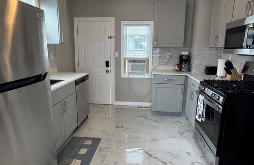 West Haven Apartamento | Cute 2 bdr apartment king&queens bed