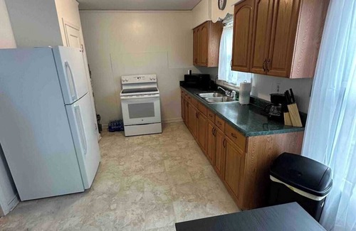 Brinkley Casa | Cute 2 bed 1 bath home that sleeps 7 in a quiet neighborhood.