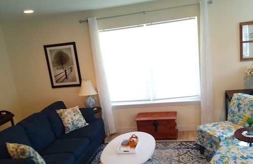 Kirkwood Casa | Cute 2-Bed 2- Bath Cottage in Kirkwood MO