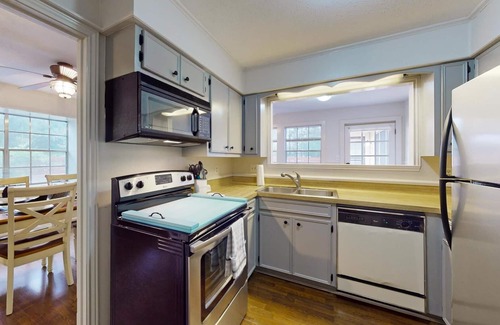 Bryan Casa | Cute 2 bedroom 2 bath close to TAMU campus, midtown, Legends and downtown Bryan