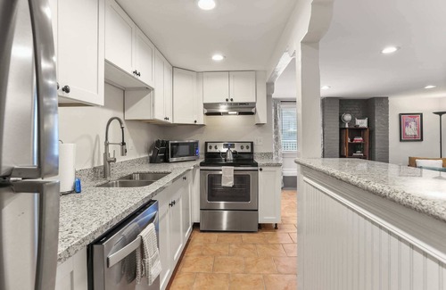 Leonidas Apartamento | Cute 2 Bedroom Close to Streetcar & Restaurants