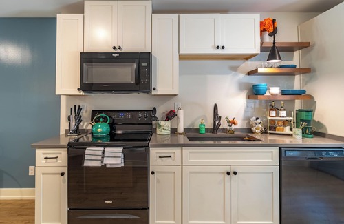Cooper-Young Historic District Casa | Cute 2 bedroom close to downtown and walking distance to restaurant