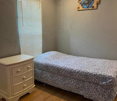 Palm Harbor Casa | Cute 2 bedroom home, peaceful and so central !