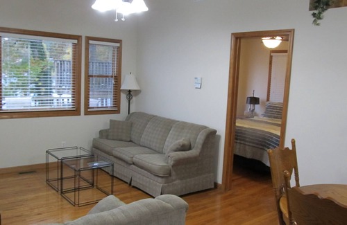 Rocky Mount Cabina | Cute 2 Bedroom Home with Fantastic Lake View! GREAT FISHING off the Dock!