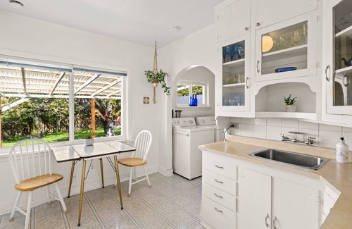 Esquimalt Casa | Cute 2 bedroom house in quiet neighbourhood