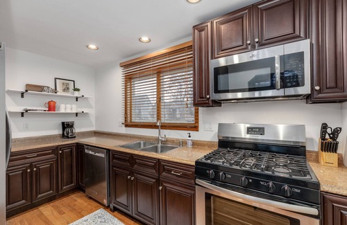 Lake Orion Casa | Cute 2-bedroom lake house in Lake Orion