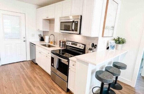Homewood Condominio | Cute 2 BR Condo Downtown Homewood