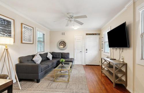 Treme Apartamento | Cute 2Bed 1 bath 1half bath, 7 blocks from French Q steps to Jazz venues, free gated parking incl