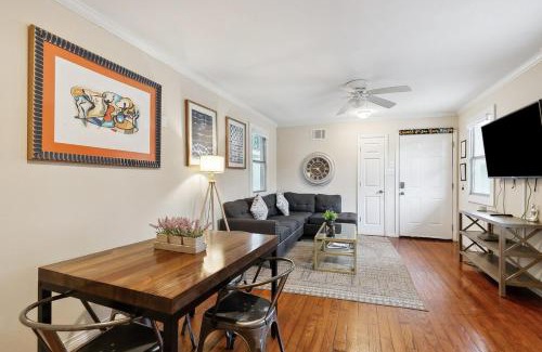 Treme Apartamento | Cute 2Bed 1 bath 1half bath, 7 blocks from French Q steps to Jazz venues, free gated parking incl